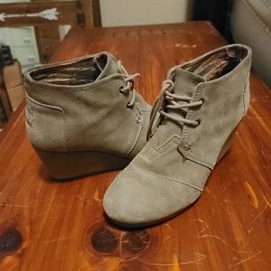Toms Tan Wedge Bootie, Size 8, In Good Condition